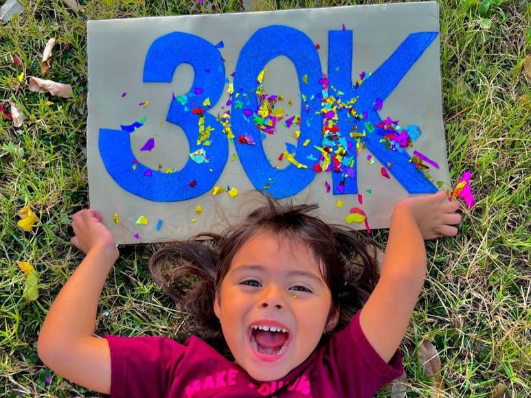 Marie, la hondureña de cuatro años que triunfa en YouTube con más de 100 mil seguidores y una placa de reconocimiento