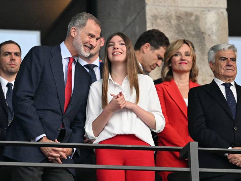 El encuentro entre el rey Felipe VI y el príncipe William en final de la Eurocopa