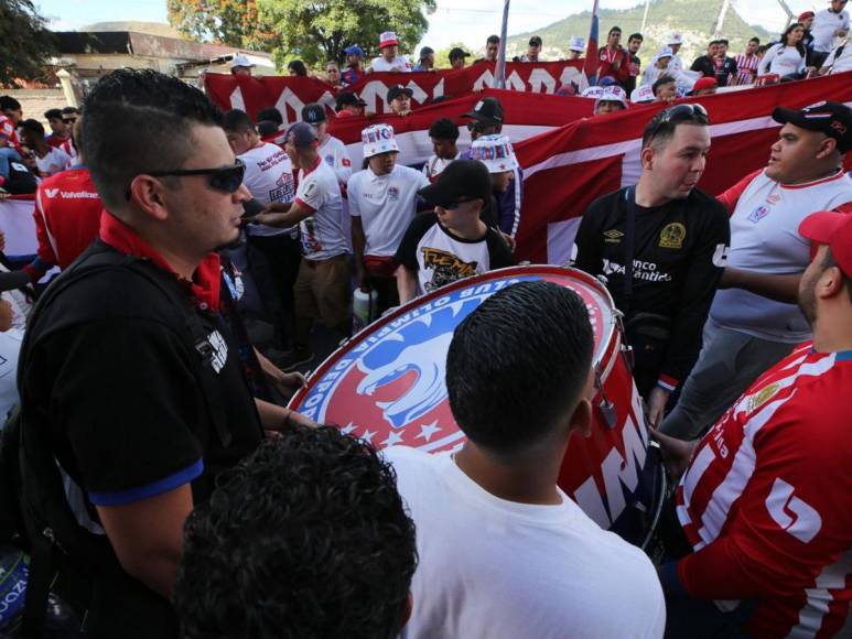 De rojo, blanco y azul se viste el Chelato Uclés para el duelo Olimpia vs Génesis