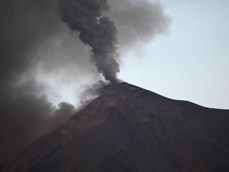 Nubes de alta temperatura y cenizas dispersas: Efectos de la erupción del volcán de Fuego en Guatemala