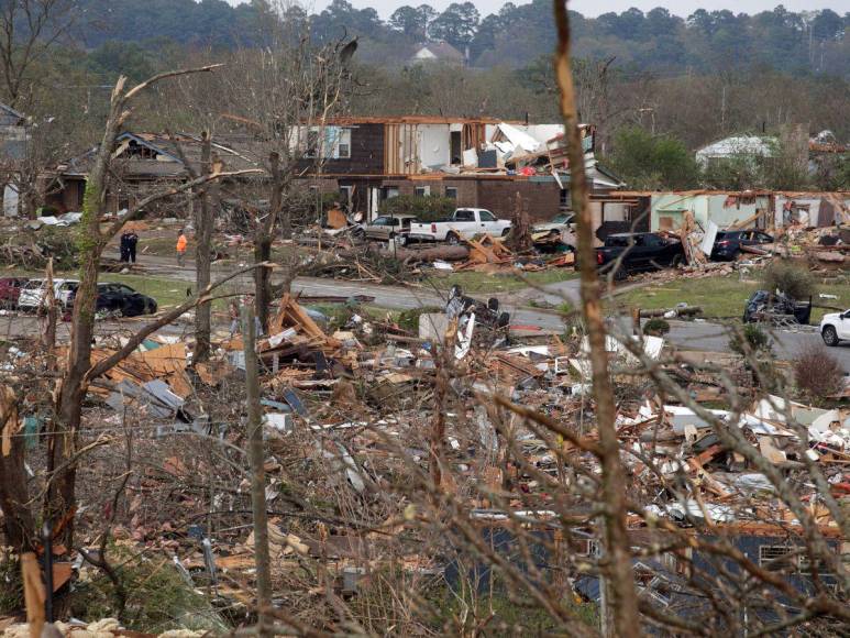 Las devastadoras imágenes del tornado que dejó varios muertos en Estados Unidos