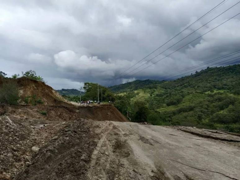 Vías destrozadas y casas derrumbadas: pobre infraestructura de Honduras golpeada por lluvias