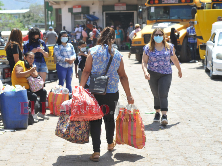 Abarrotadas las terminales de buses en la capital tras asueto por Semana Santa