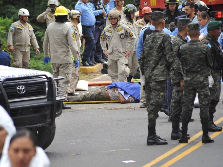 Destrozos y luto: la zona cero del trágico accidente en carretera a Olancho