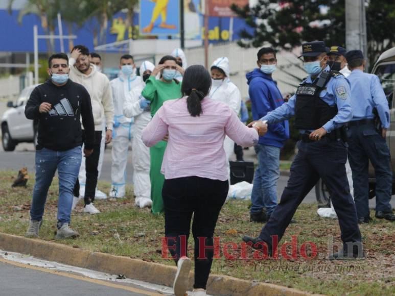 Las dramáticas imágenes que dejó la masacre de cuatro jóvenes afuera de discoteca del bulevar Morazán