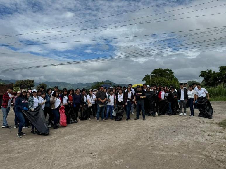 Más de 30 toneladas de basura: así avanza proyecto de Kerin Arita para limpiar carreteras