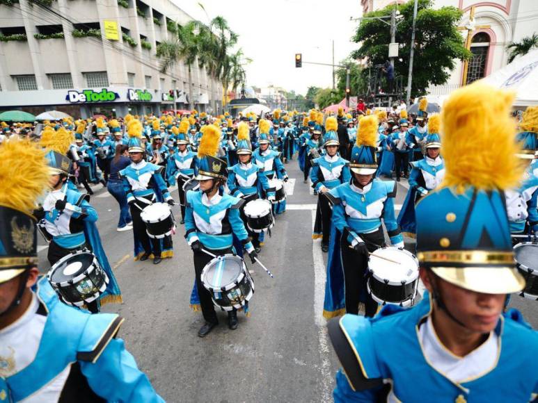 ¡Imponente! Banda del JTR pone a bailar a los sampedranos en desfiles patrios 2024