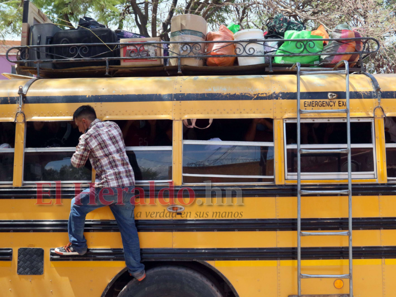 Abarrotadas las terminales de buses en la capital tras asueto por Semana Santa