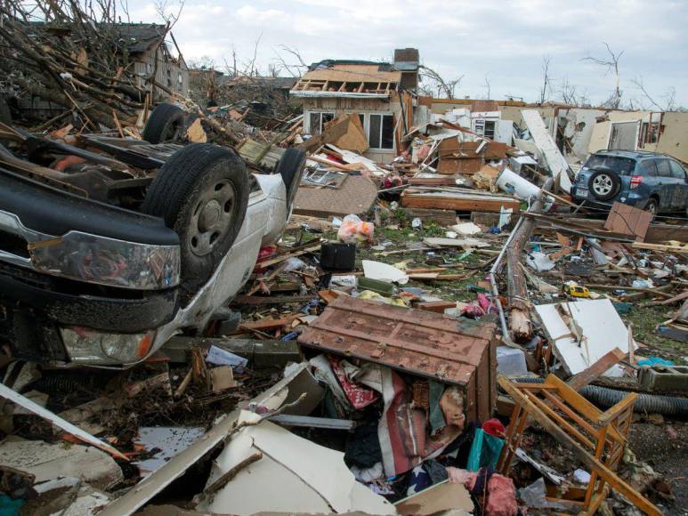 Las devastadoras imágenes del tornado que dejó varios muertos en Estados Unidos