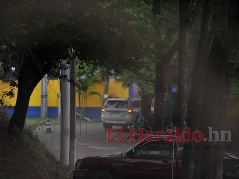 Familia de expresidente Hernández llega a los Cobras, en la que sería su última visita (Fotos)