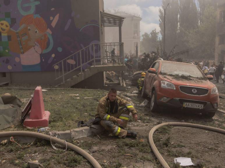 Las fotos más impactantes del bombardeo ruso al Hospital de niños en Kiev, Ucrania