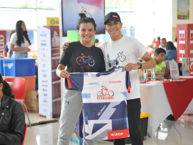 Más de mil competidores reclaman kits para la Vuelta Ciclística 2023