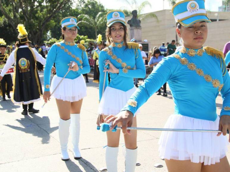 Lindas y adorables, así desfilan las palillonas por las calles de Tegucigalpa