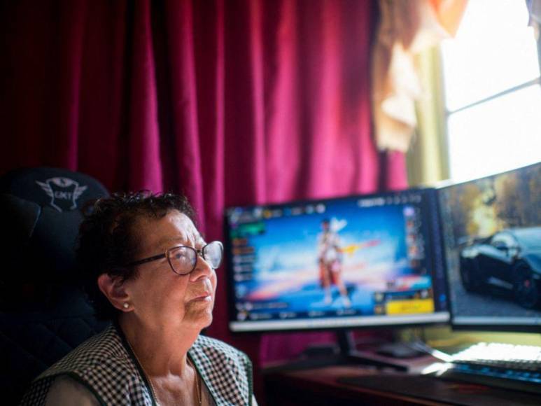 “Mami Nena”, gamer chilena de 81 años, experta en Free Fire