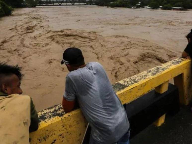 Alerta roja y cientos de familias evacuadas: los efectos de la crecida del Río Ulúa