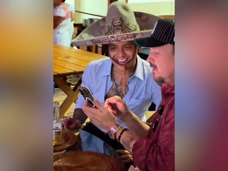 Pepe Aguilar celebra su cumpleaños 56 con Christian Nodal en fiesta familiar