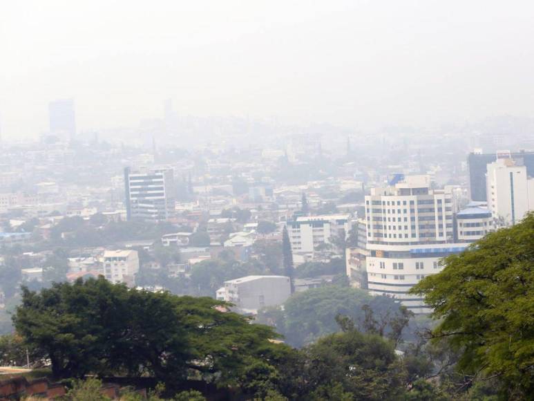 Capa de humo causa aumento de pacientes con problemas respiratorios en la capital