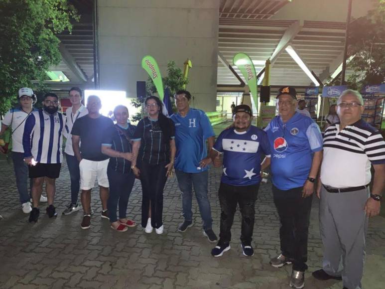 ¡Garra catracha! Aficionados hondureños presentes en Dominicana para el duelo de la H frente a Cuba