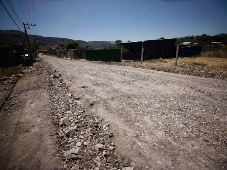 Fotos: Raspan la calle de alivio de la carretera al sur de la capital