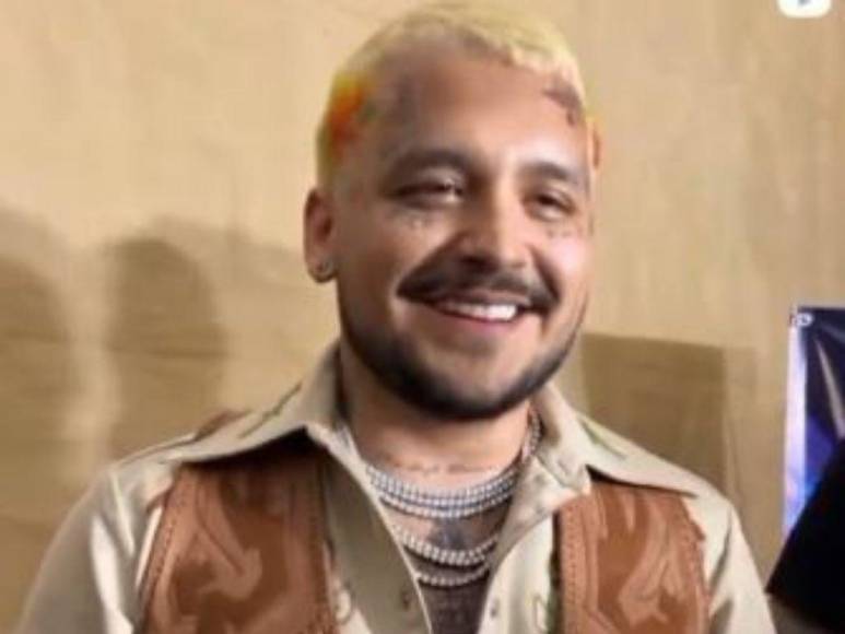 ¿Cerrando ciclos? Christian Nodal sorprende con nuevo look al estilo de J Balvin