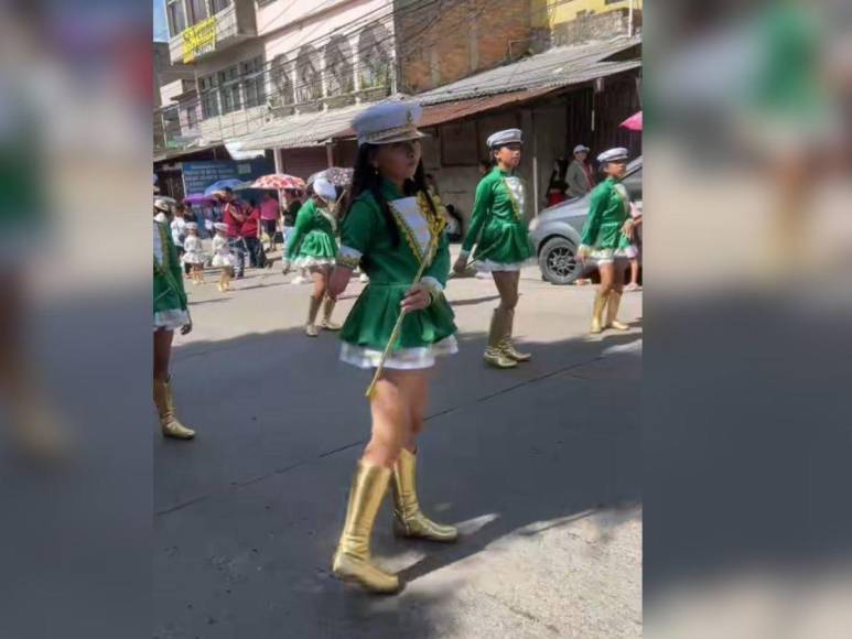 Jimena Flores, la palillona de educación básica que robó aplausos en desfiles de la capital