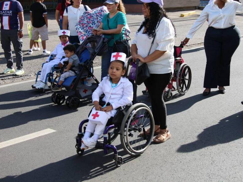 Curiosidades en desfiles de prebásica que marcaron el inicio de las fiestas patrias