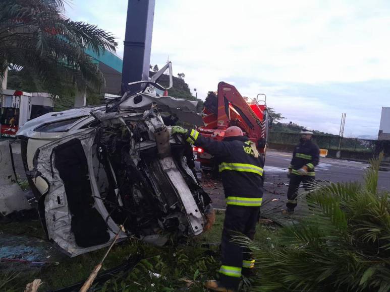 Imágenes del fatal accidente que dejó una joven muerta y dos heridos en la capital