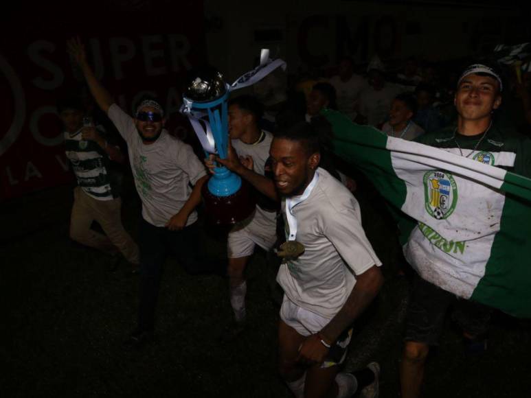 Así celebró el triunfo Juticalpa FC tras ascender a primer a división