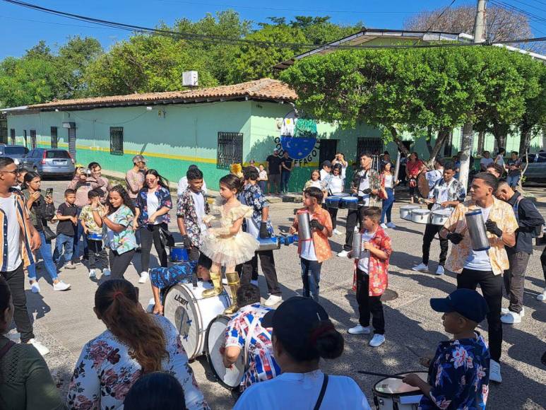 Fervor y brillo: Estudiantes de Valle celebran la Independencia de Honduras