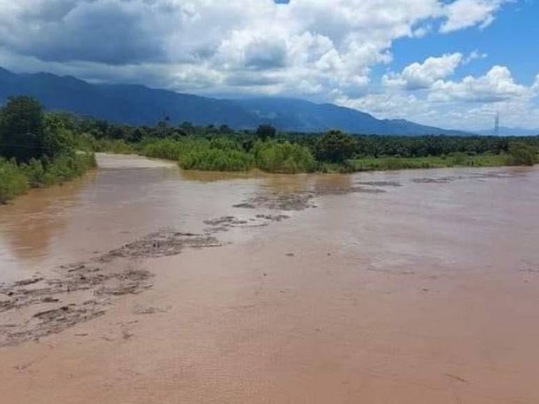 Alerta roja y cientos de familias evacuadas: los efectos de la crecida del Río Ulúa