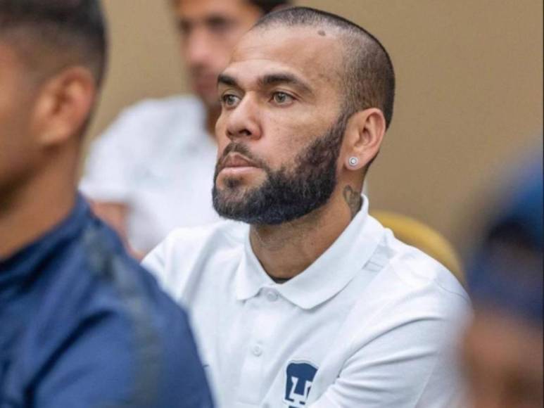 “Aceptaré lo que venga, no me asusta nada”: Dani Alves se pronuncia desde la prisión mientras su abogado prepara “maniobra” en su caso