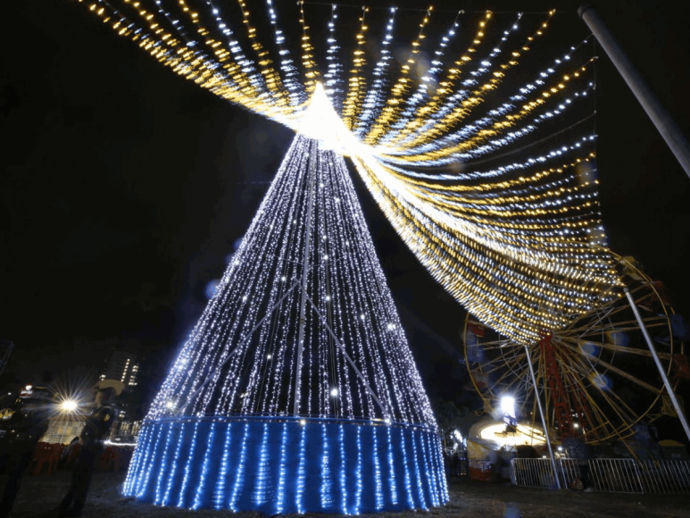 Luces, diversión y juegos en la Villa Navideña del bulevar Juan Pablo II