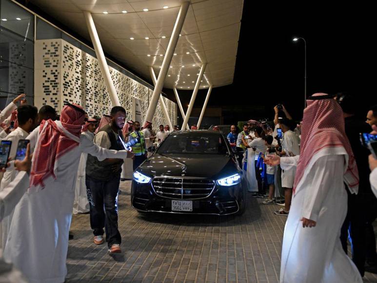 Hologramas y juegos de luces: la futurista presentación de Neymar en Arabia Saudita