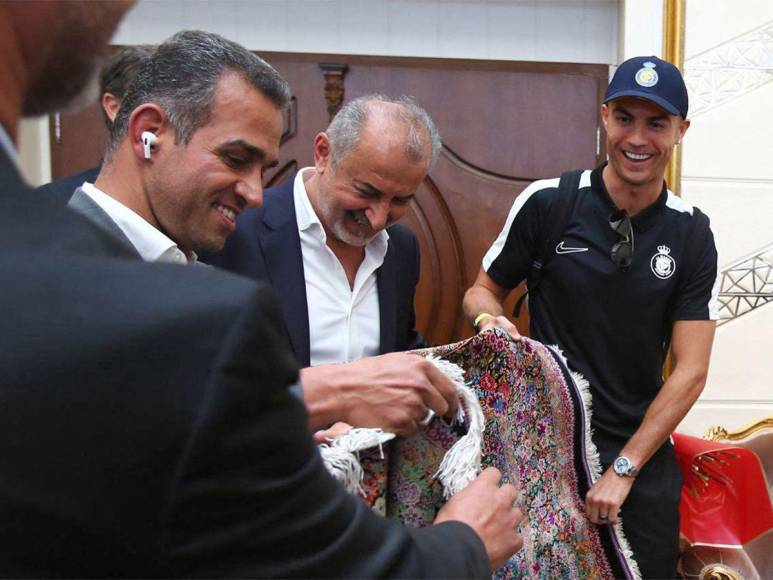 Cristiano feliz: CR7 recibió una calurosa bienvenida en Irán para su encuentro contra el Persépolis