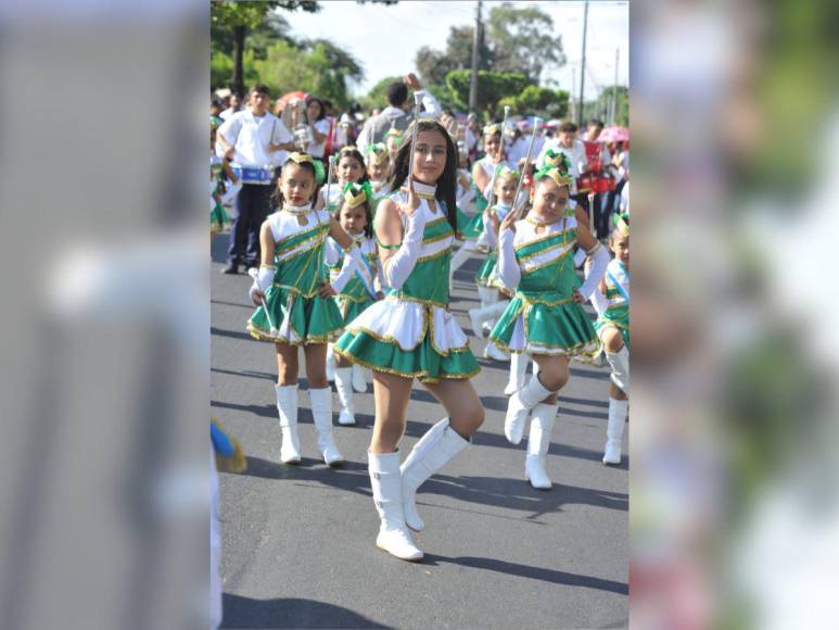 Así resaltaron las palillonas y pomponeras de primaria en las fiestas de independencia 2023