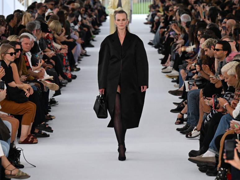 Givenchy vuelve a los orígenes en la Semana de la Moda de París