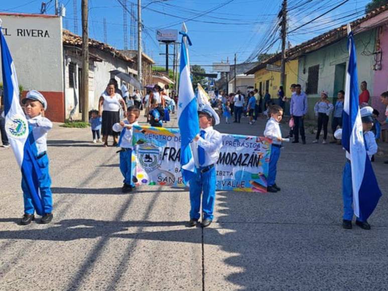 Fervor y brillo: Estudiantes de Valle celebran la Independencia de Honduras