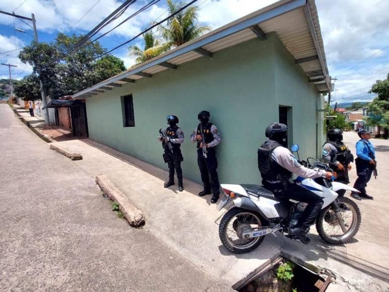 Desmantelan cámaras de vigilancia usadas por pandillas en colonia Villa Nueva