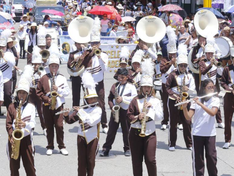 San Pedro Sula celebra con ritmo y color: estudiantes rinden honor a la patria