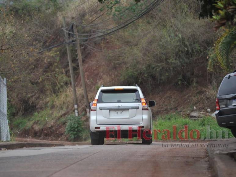 Familia de expresidente Hernández llega a los Cobras, en la que sería su última visita (Fotos)