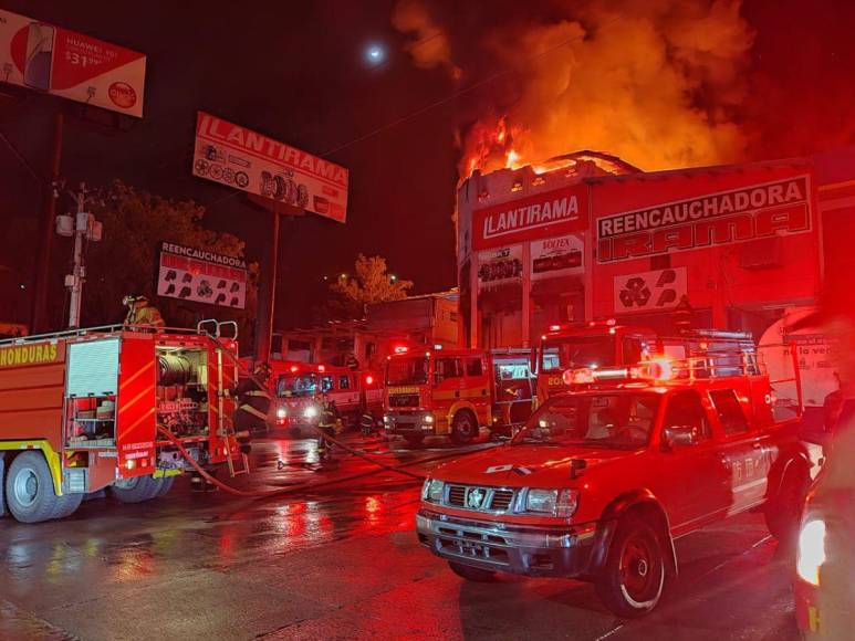 Impactantes imágenes del gigantesco incendio en el Hato de Enmedio