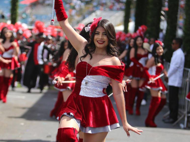 Las palillonas con las más bellas sonrisas durante los desfiles patrios