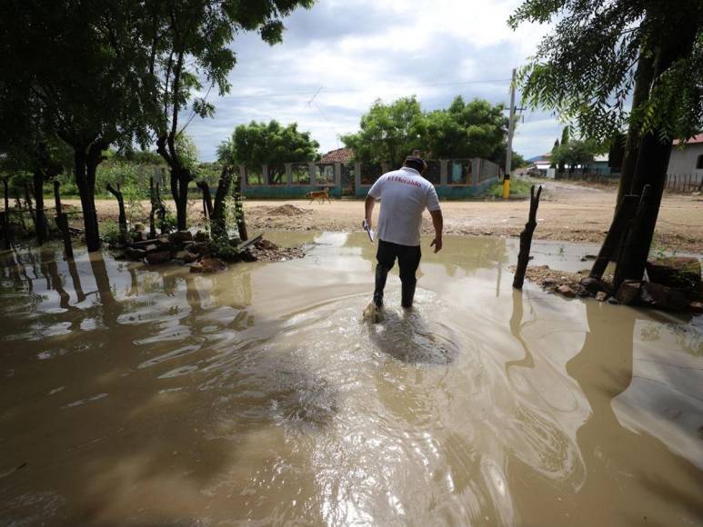 Rodeados de agua permanecen pobladores de Valle, tras paso de Pilar