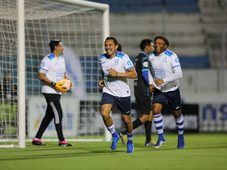 “Como en los viejos tiempos”: risas, camaradería y fútbol, la emotiva despedida de Rambo de León