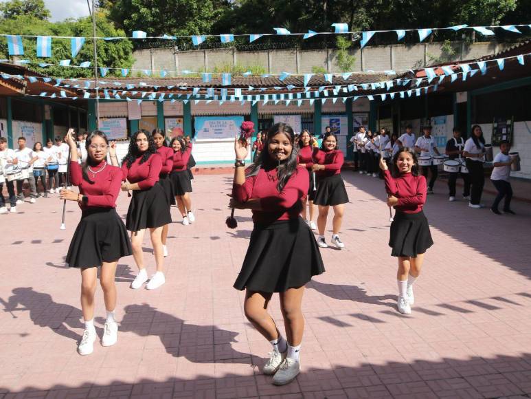 Con acrobacias y coreografía, banda del San Juan Bosco prepara espectáculo en desfiles