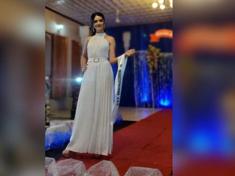 “Hace tiempo miraba la TV y pensaba si algún día podría modelar”: Digna Mejía, reina de belleza con discapacidad auditiva, al ser coronada en Copán