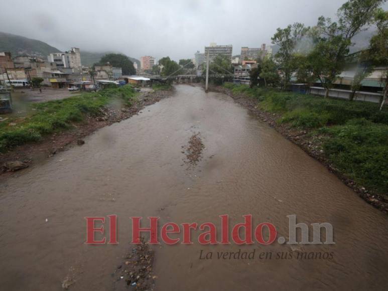 Temor e incertidumbre en la capital ante amenaza de huracán Julia (FOTOS)