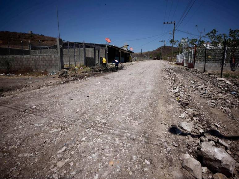 Fotos: Raspan la calle de alivio de la carretera al sur de la capital