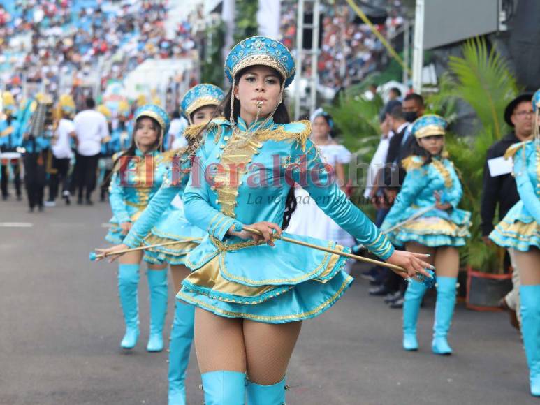 Valeria Chirinos, la sublime palillona que decoró la portada de EL HERALDO; conoce su historia