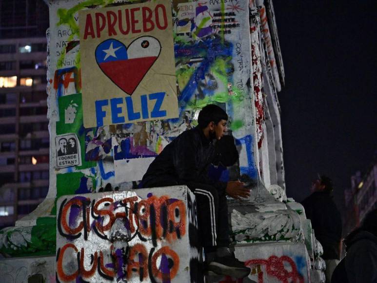 FOTOS: Chile celebra arrollador rechazo a nueva Constitución tras plebiscito de este domingo